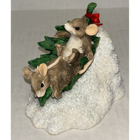 Charming Tails Silvestri Mice Sledding on a Leaf Figurine Dean Griff Rare Item - Picture 1 of 12